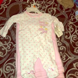 NWT newborn outfit with blanket🌈3 for $35